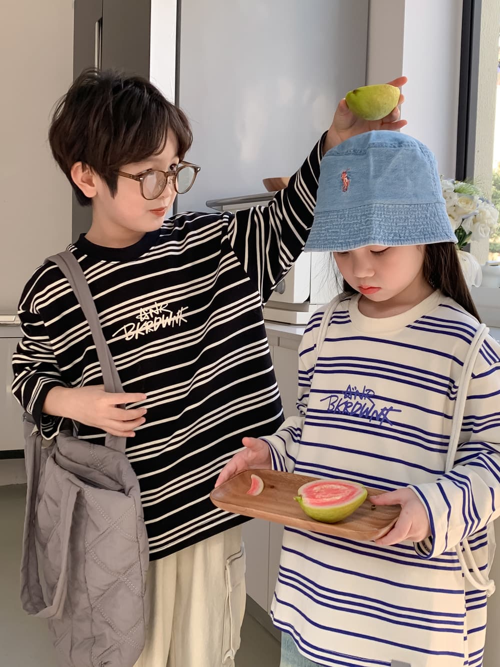 キッズファッション Tシャツ　男の子女の子兼用ボーダー柄長袖Tシャツ
