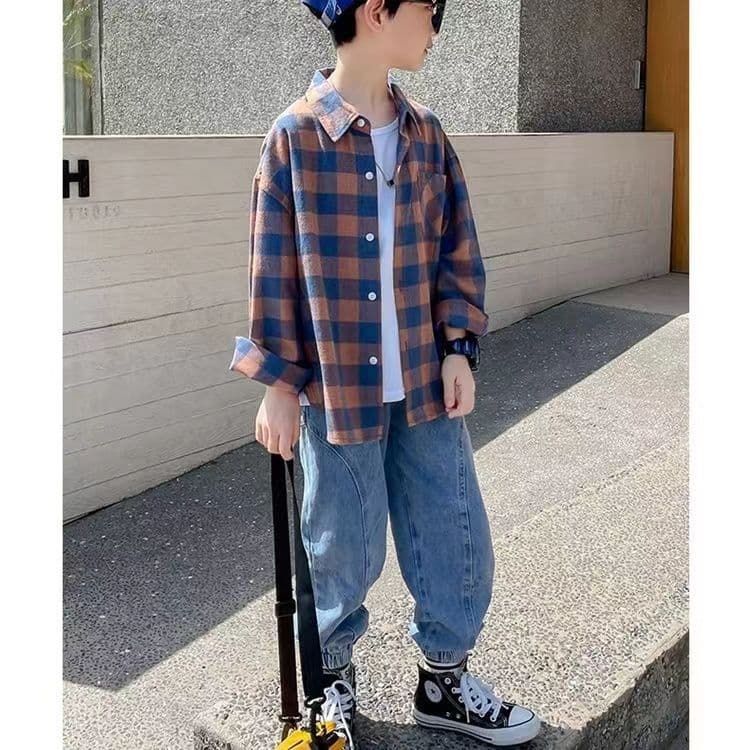 キッズファッション シャツ　男の子向けチェック柄長袖シャツ胸ポケット付き