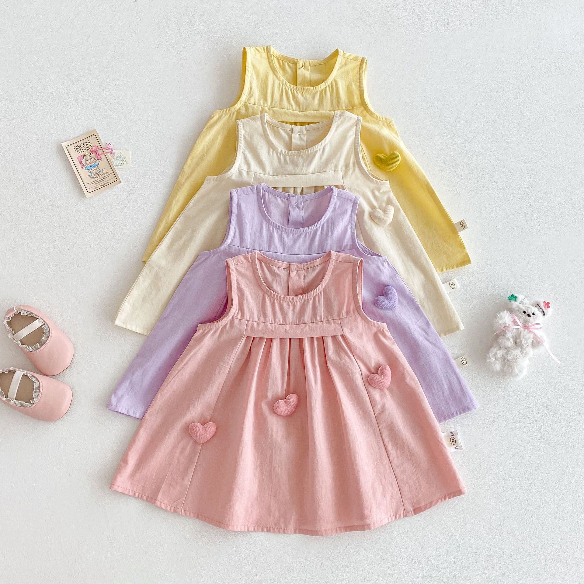キッズファッション ワンピース　愛らしいハート刺繍のノースリーブワンピース