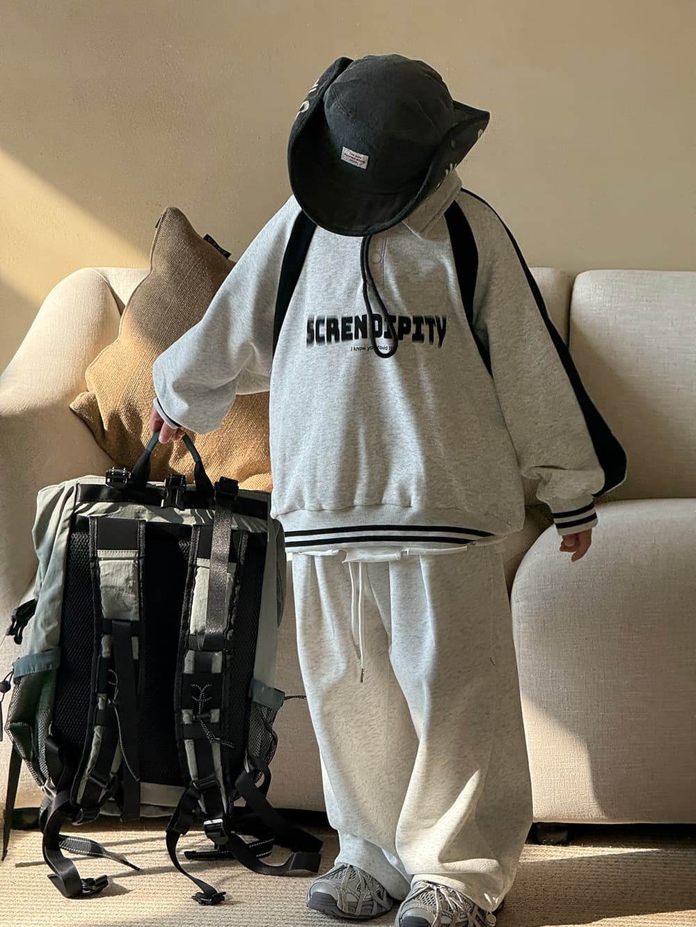 キッズファッション パンツ　裏起毛ワイドシルエットスウェットパンツ