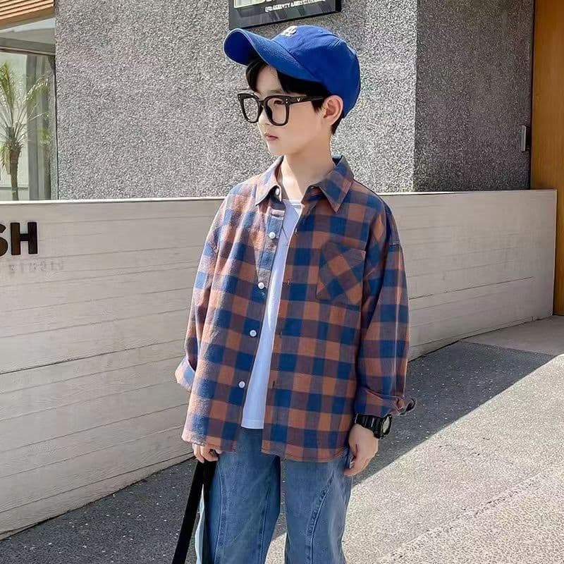 キッズファッション シャツ　男の子向けチェック柄長袖シャツ胸ポケット付き
