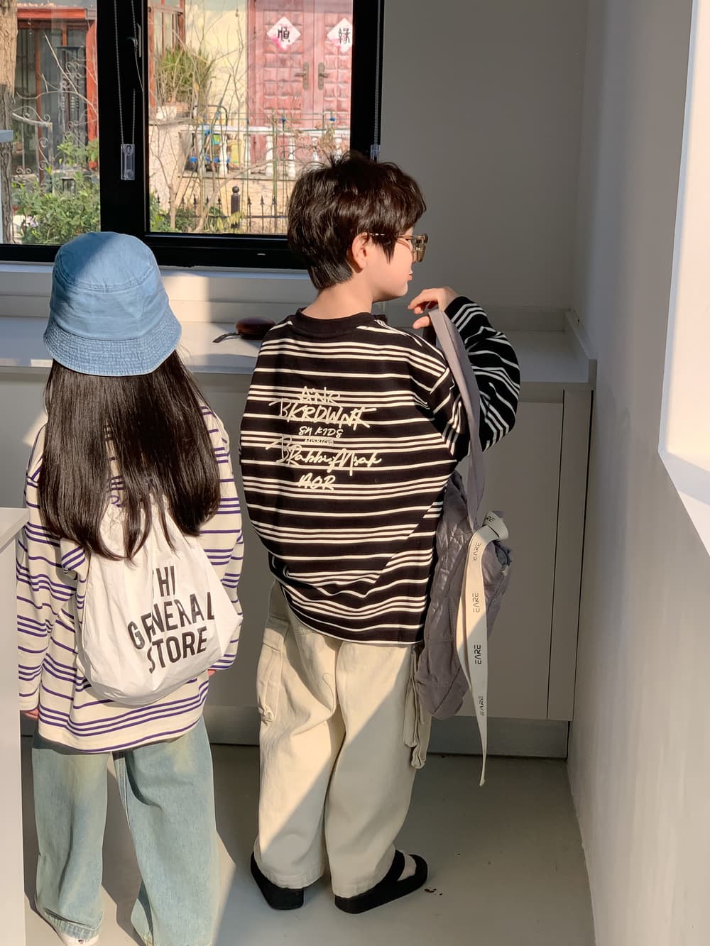 キッズファッション Tシャツ　男の子女の子兼用ボーダー柄長袖Tシャツ