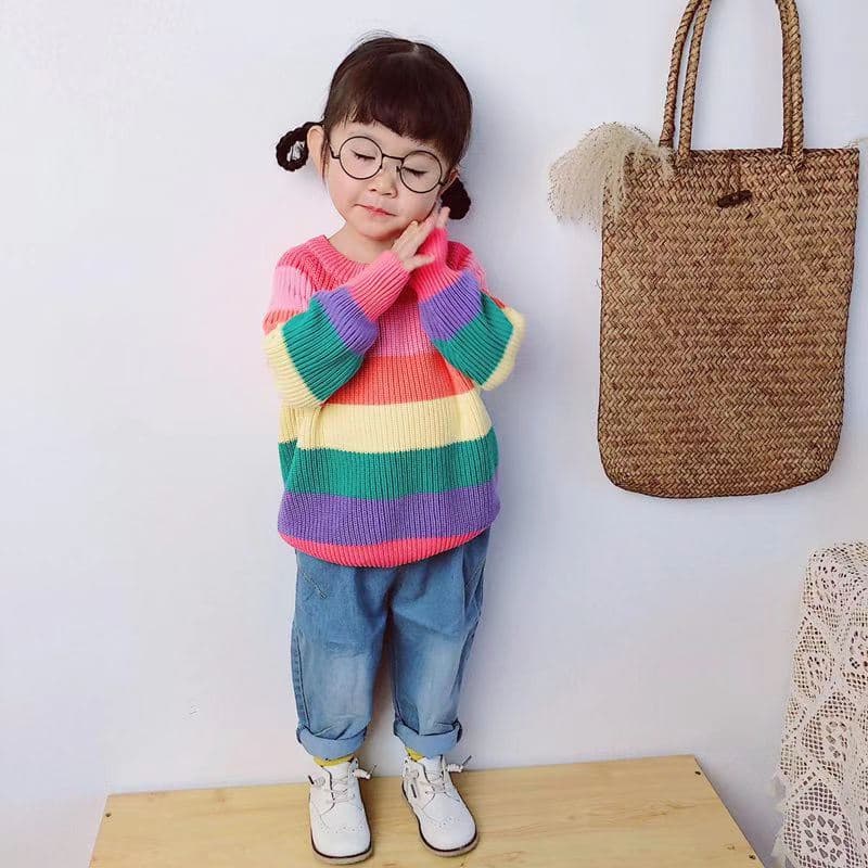 キッズファッション ニット　虹色ボーダー柄タートルネックニットセーター