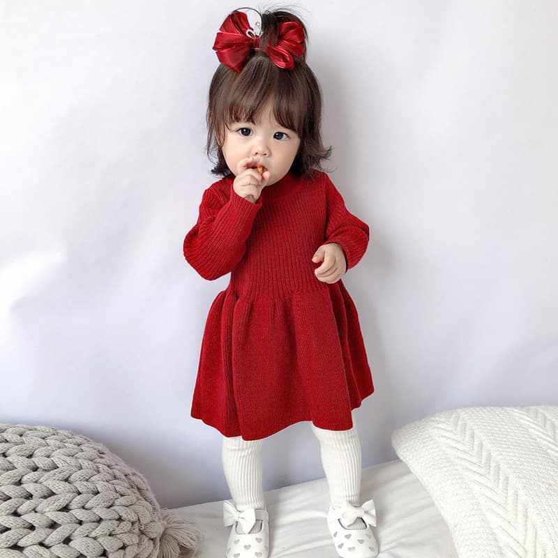 キッズファッション ワンピース　ふわり袖のリブニットワンピース