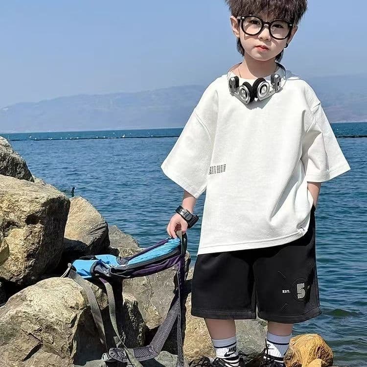 キッズファッション Tシャツ　英字プリント入りゆったりシルエット半袖Tシャツ