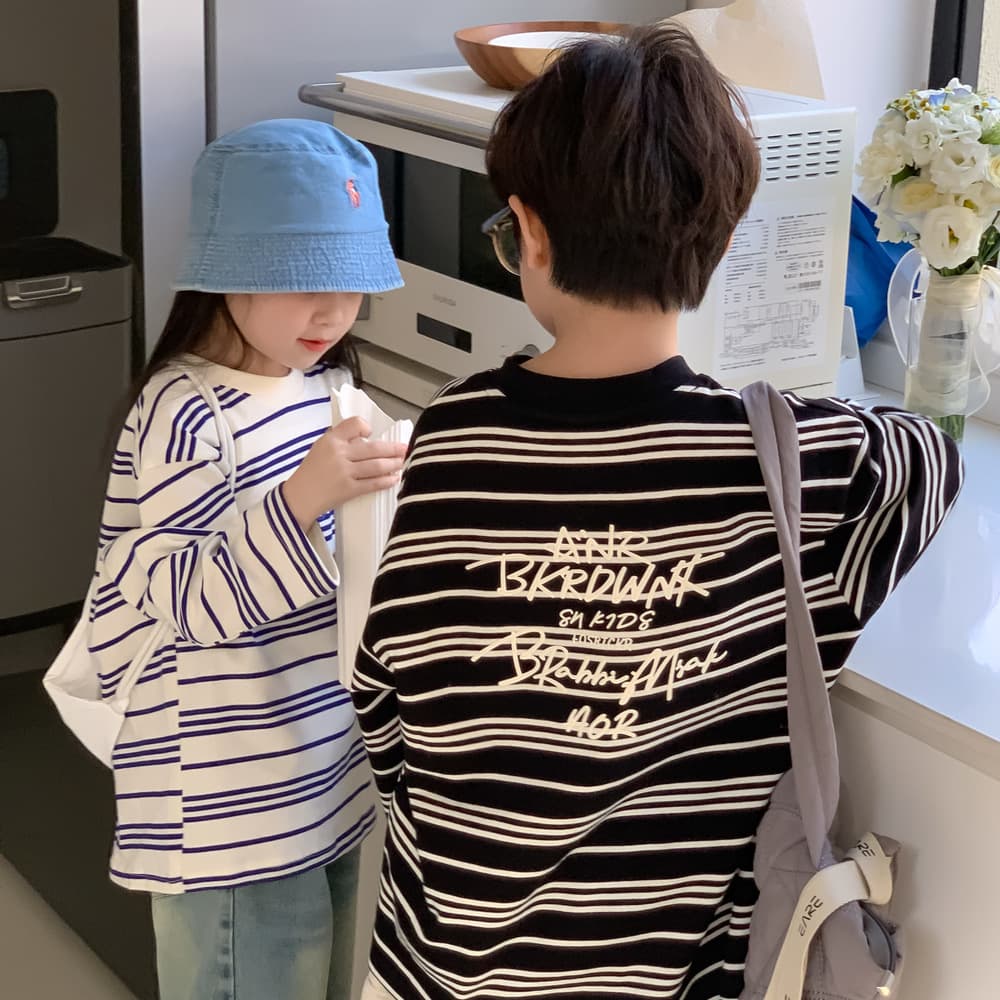 キッズファッション Tシャツ　男の子女の子兼用ボーダー柄長袖Tシャツ