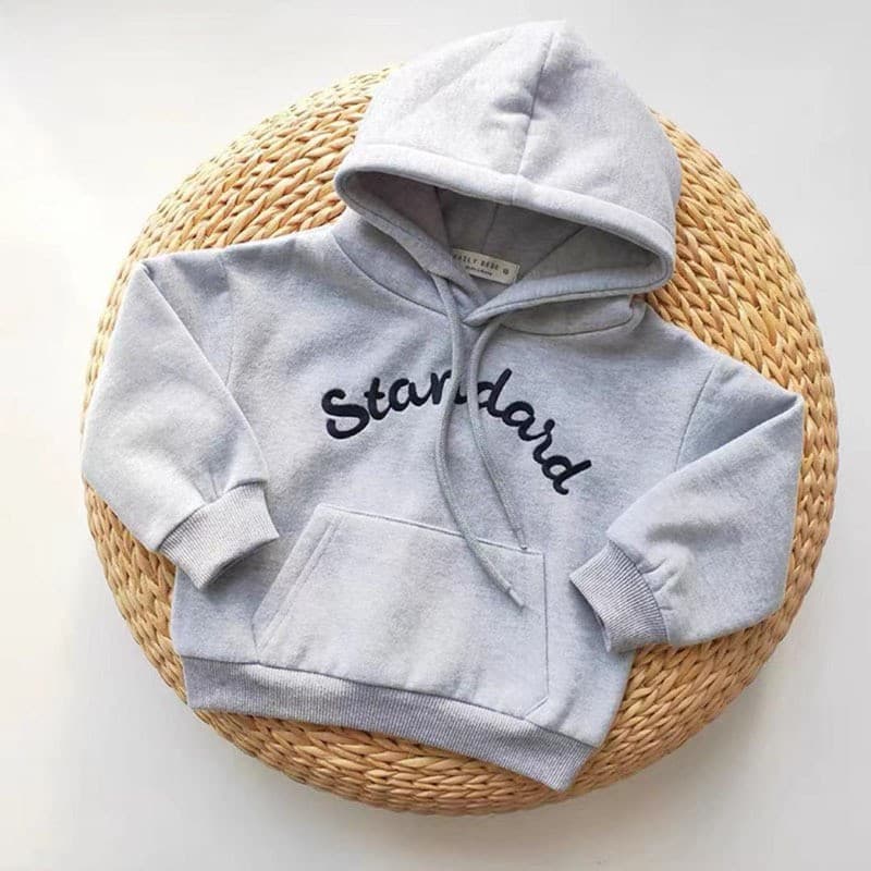 キッズファッション トレーナー　文字刺繍入りフード付きトレーナー