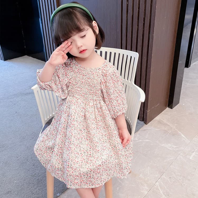 キッズファッション ワンピース　小花柄パフスリーブシャーリングワンピース