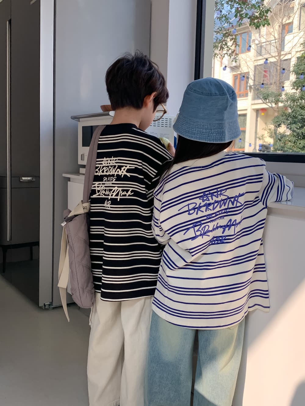 キッズファッション Tシャツ　男の子女の子兼用ボーダー柄長袖Tシャツ