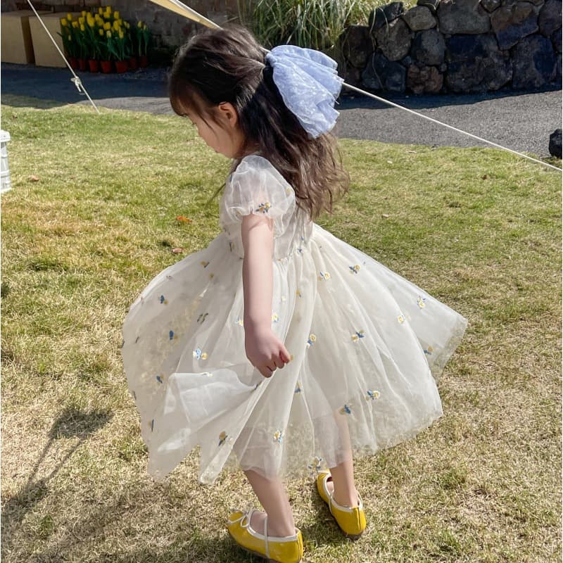 キッズファッション ドレス　花柄刺繍チュール姫様半袖ドレス