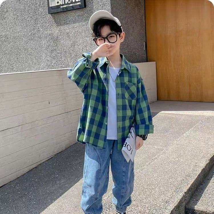 キッズファッション シャツ　男の子向けチェック柄長袖シャツ胸ポケット付き