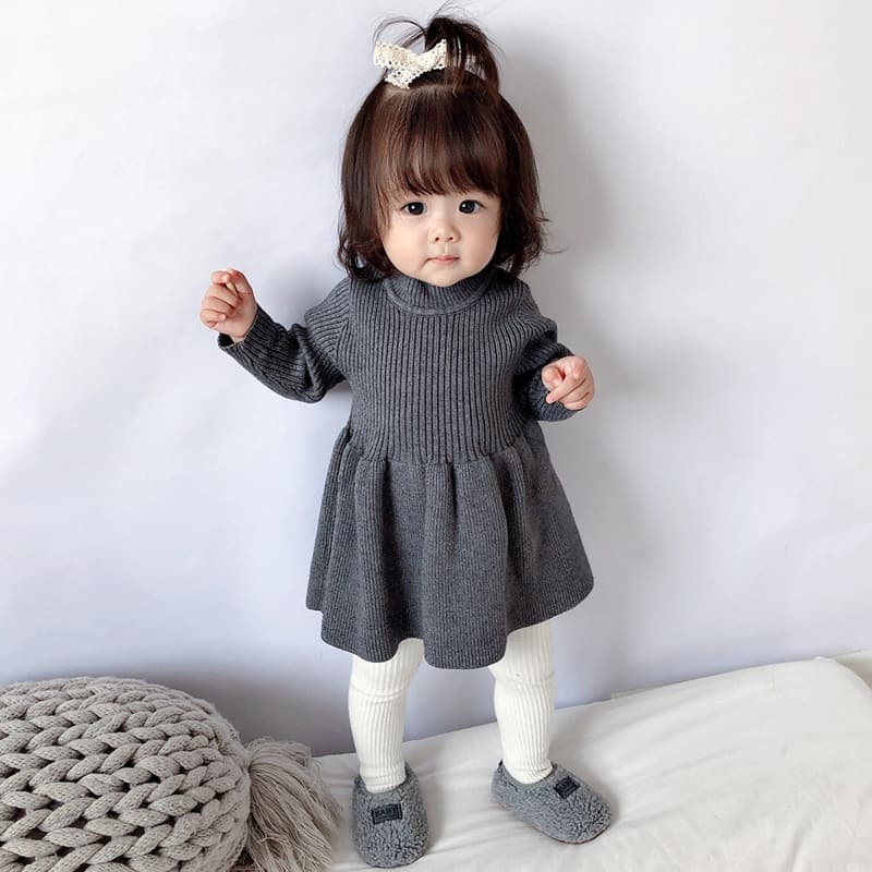 キッズファッション ワンピース　ふわり袖のリブニットワンピース