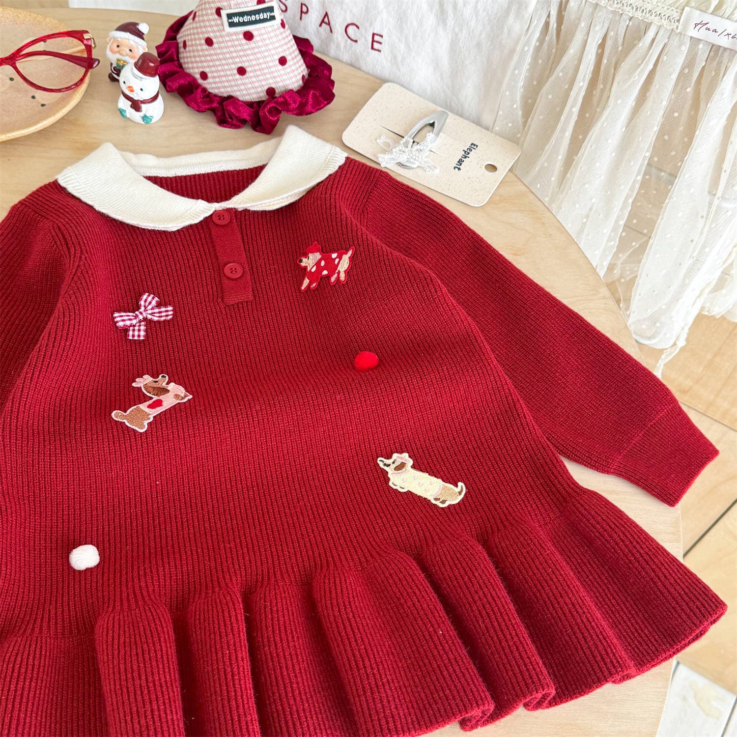 キッズファッション ワンピース　刺繍モチーフ付き丸襟ニットワンピース