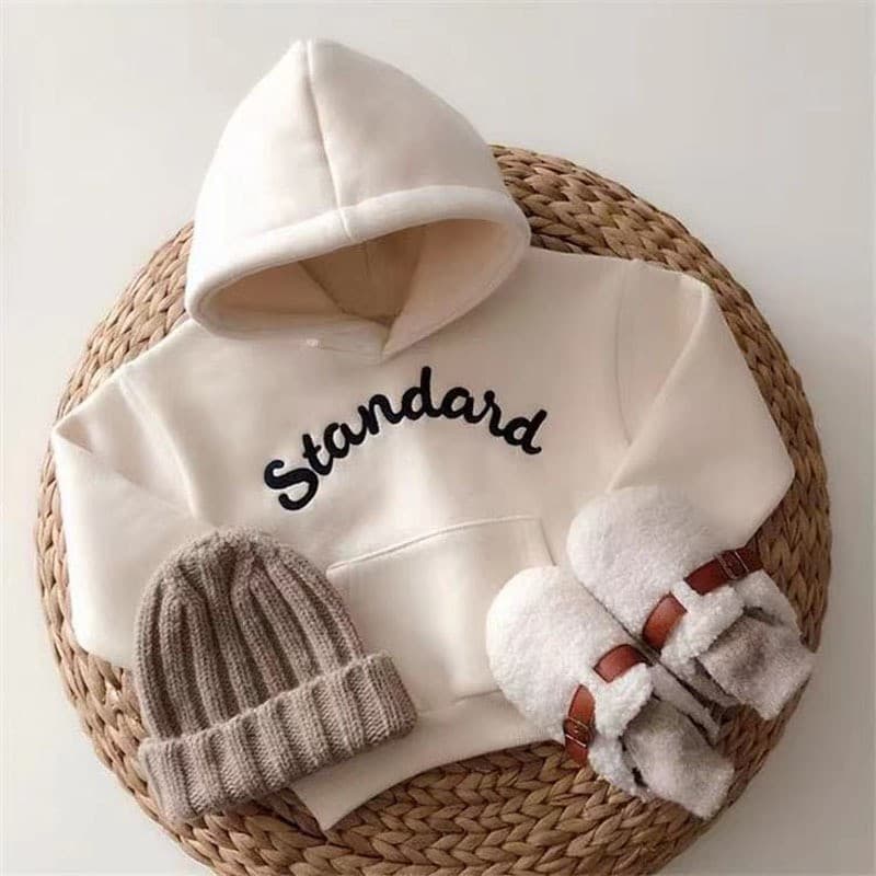 キッズファッション トレーナー　文字刺繍入りフード付きトレーナー