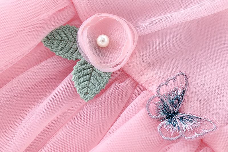 キッズファッション ドレス　蝶々刺繍とお花飾りの長袖ふんわりチュール姫様ドレス