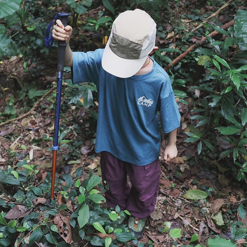 キッズファッション Tシャツ　アウトドア冒険山小屋プリント長袖Tシャツ
