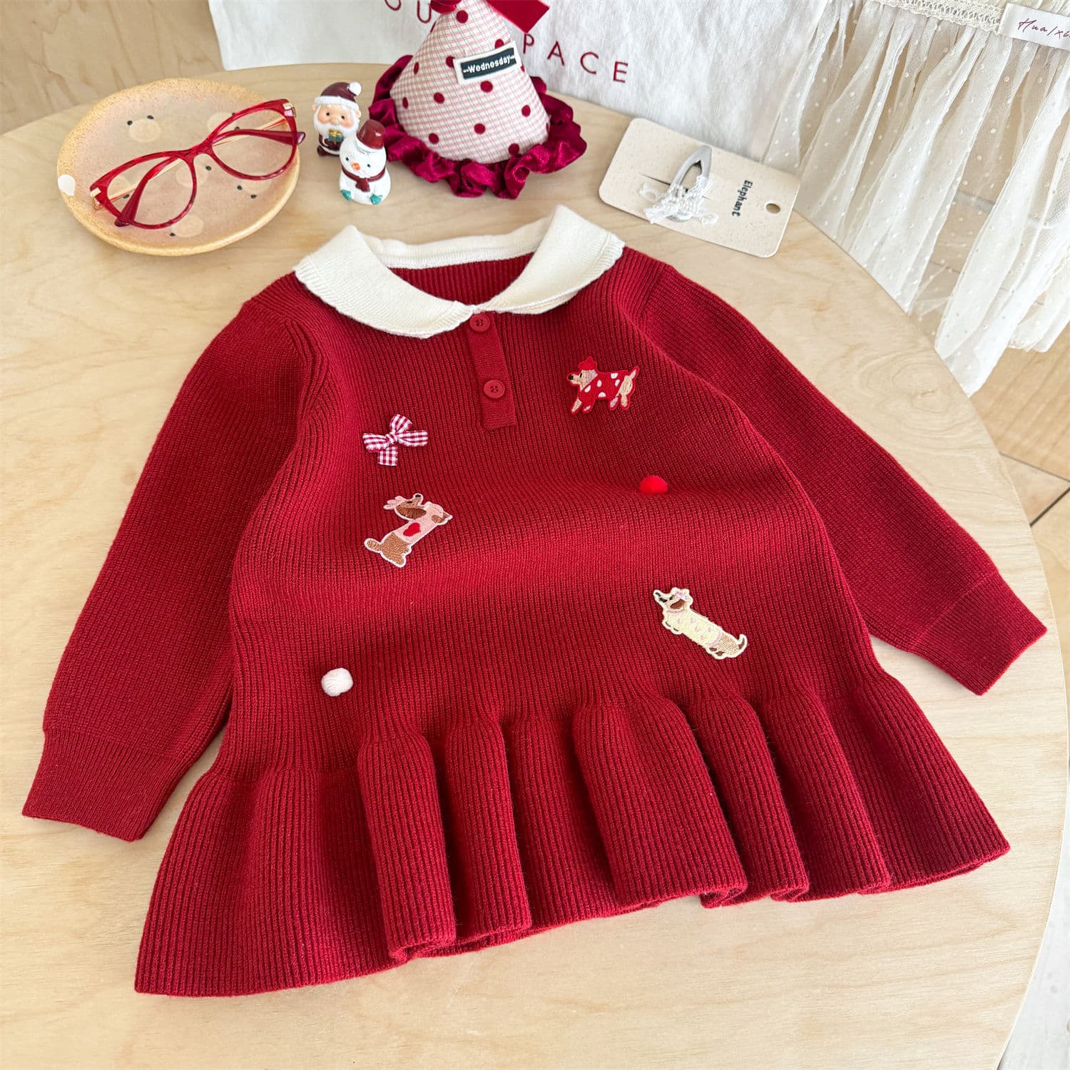 キッズファッション ワンピース　刺繍モチーフ付き丸襟ニットワンピース