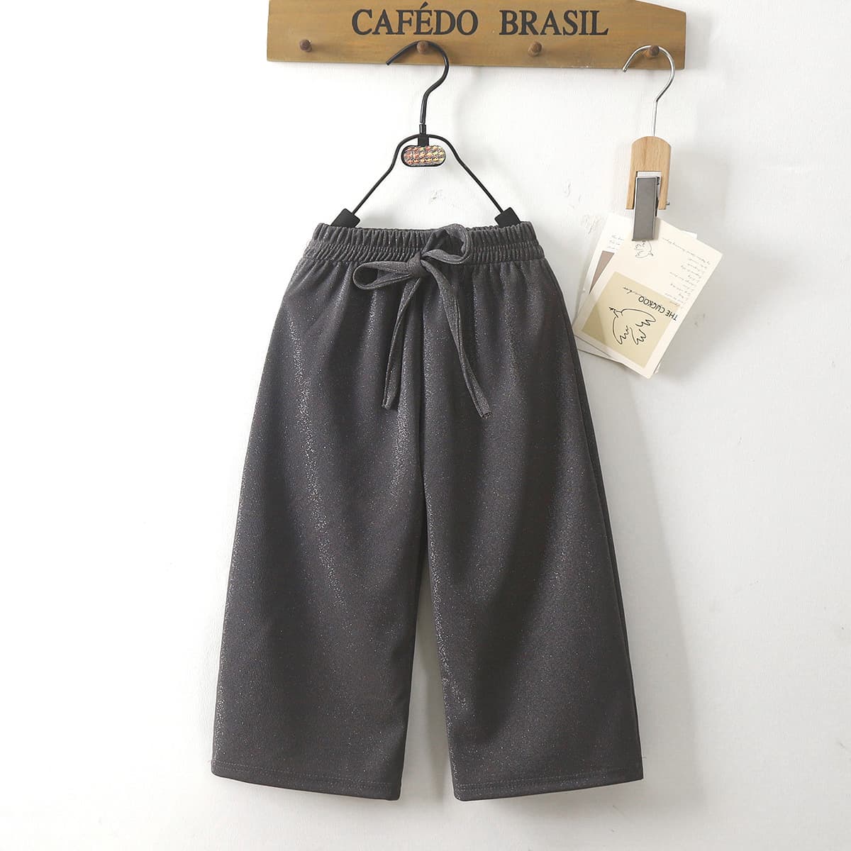 キッズファッション パンツ　ゆったりシルエットのワイドパンツ
