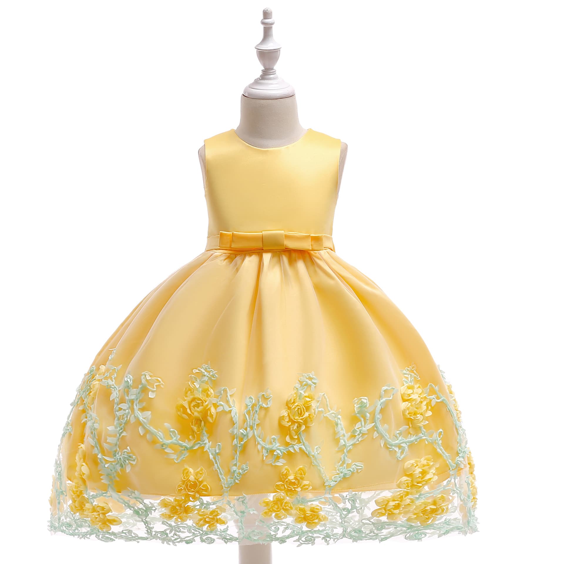 キッズファッション ドレス　花柄刺繍の華やかノースリーブ姫様ドレス
