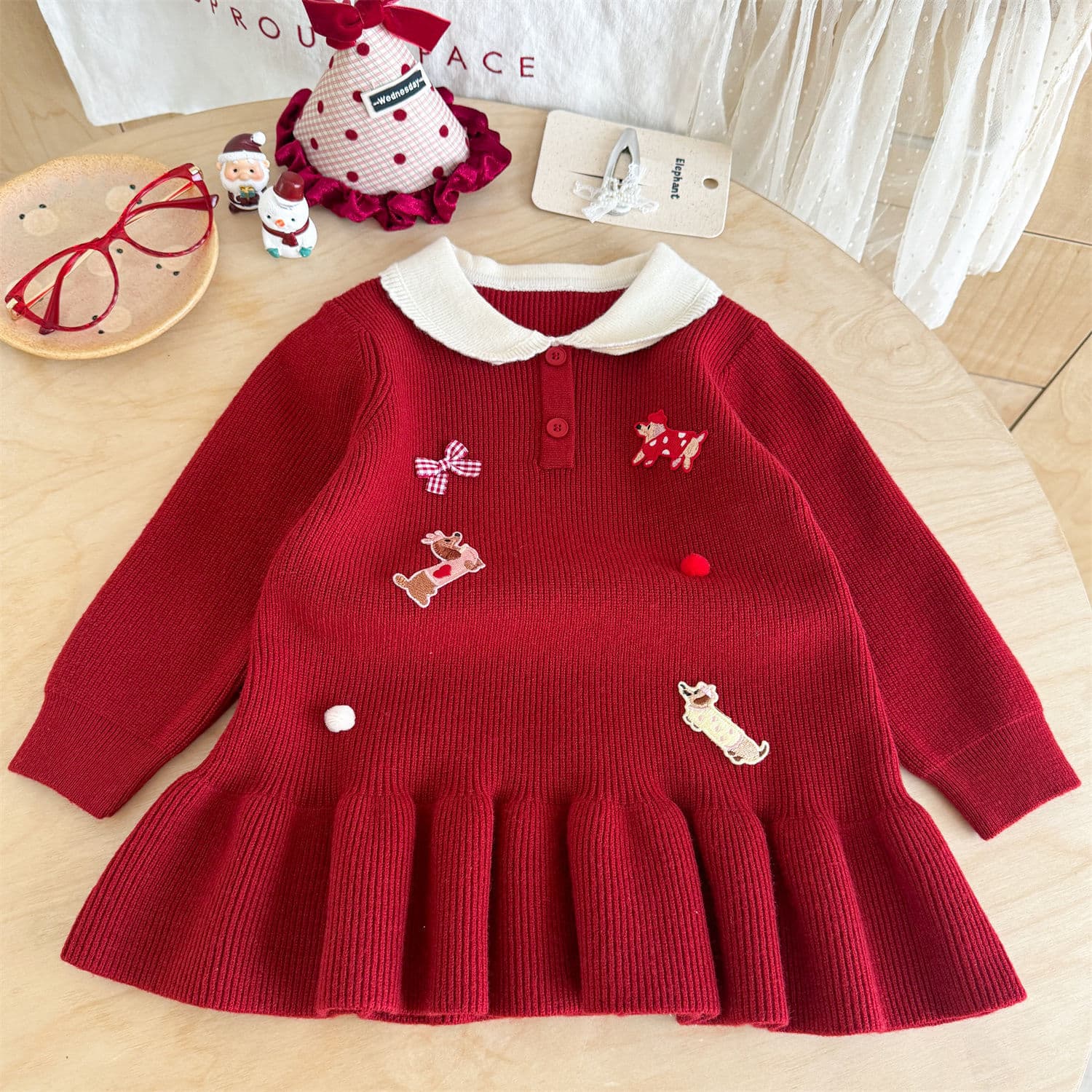 キッズファッション ワンピース　刺繍モチーフ付き丸襟ニットワンピース