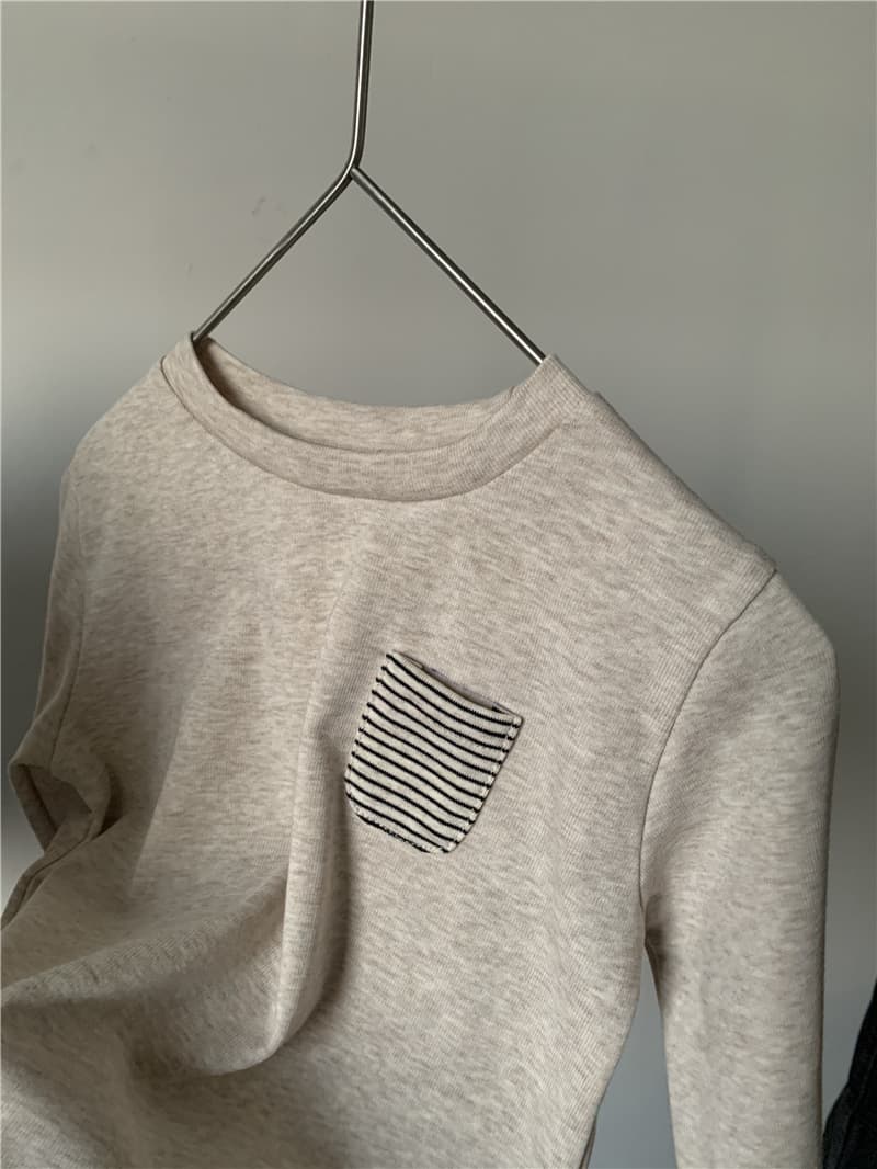 キッズファッション Tシャツ ナチュラル細ボーダー長袖綿Tシャツ