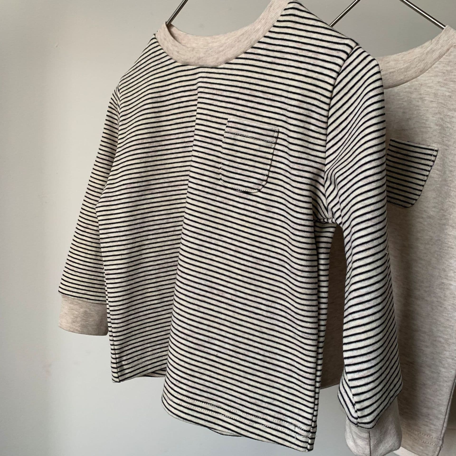 キッズファッション Tシャツ ナチュラル細ボーダー長袖綿Tシャツ