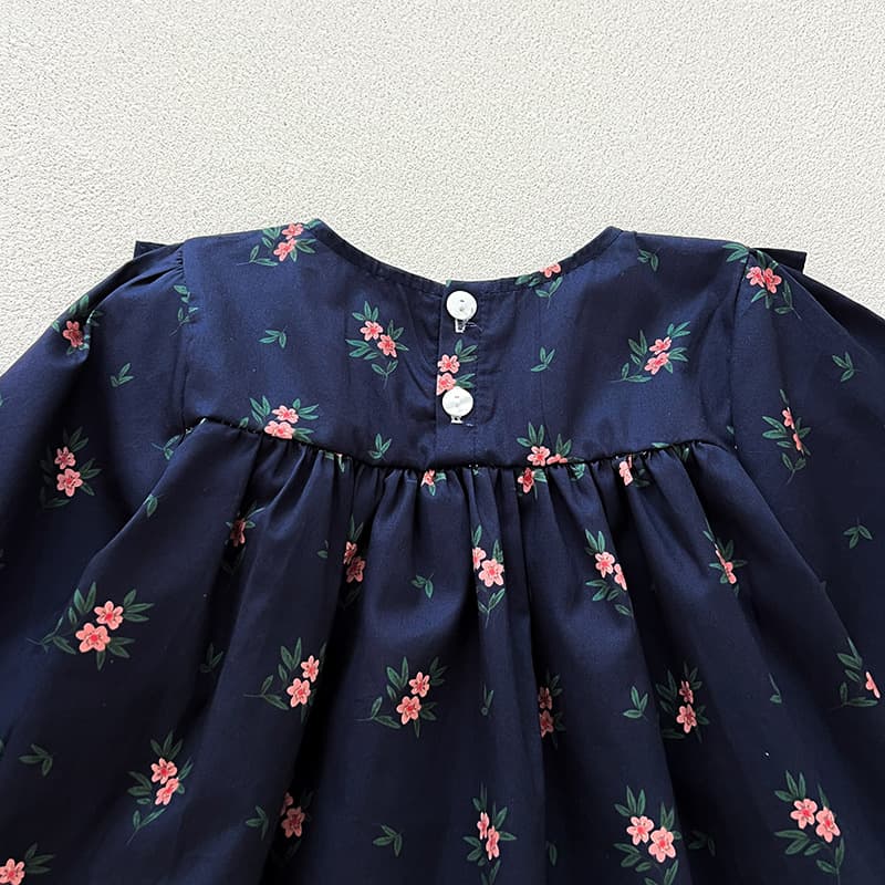 キッズファッション ワンピース 小花柄刺繍レース衿付き長袖ワンピース