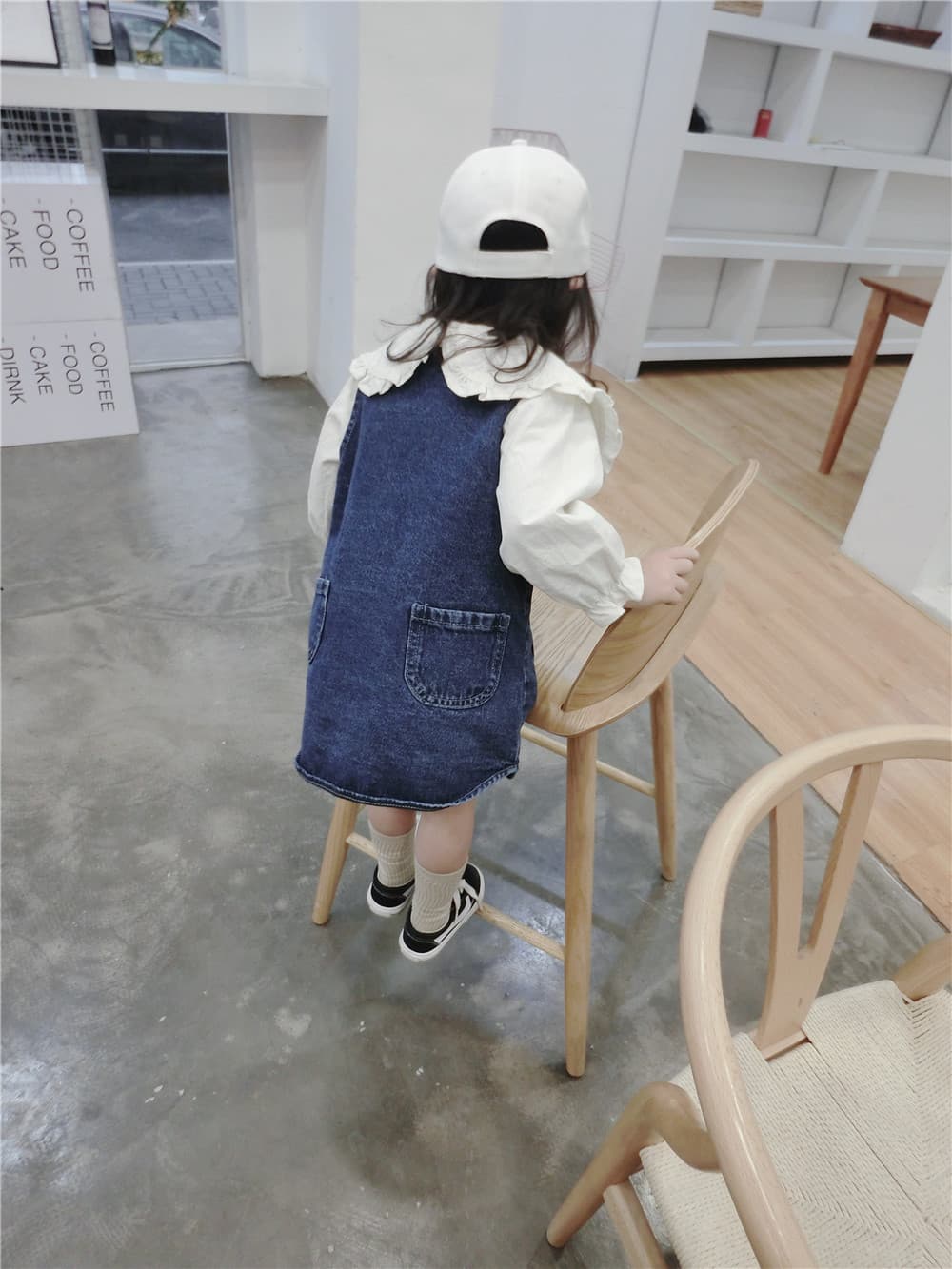 キッズファッション ワンピース 前ボタン付きデニムジャンパースカート