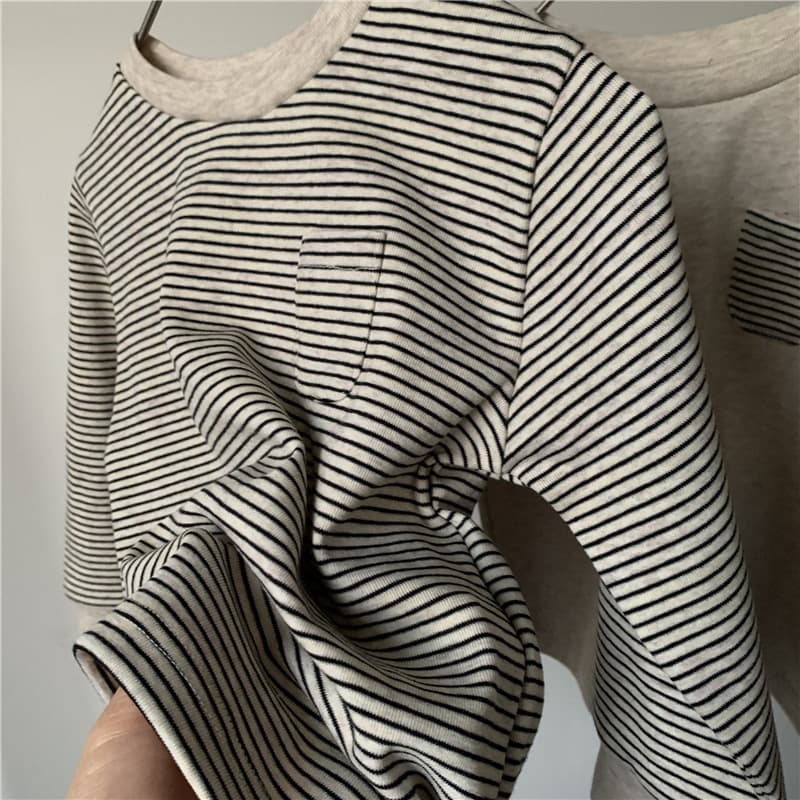 キッズファッション Tシャツ ナチュラル細ボーダー長袖綿Tシャツ