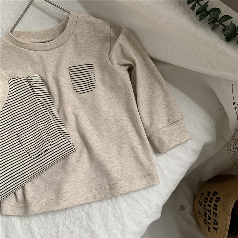 キッズファッション Tシャツ ナチュラル細ボーダー長袖綿Tシャツ