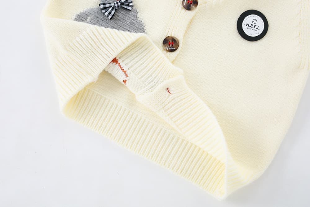 キッズファッション ニット あひるちゃん刺繍のかわいいニットベスト