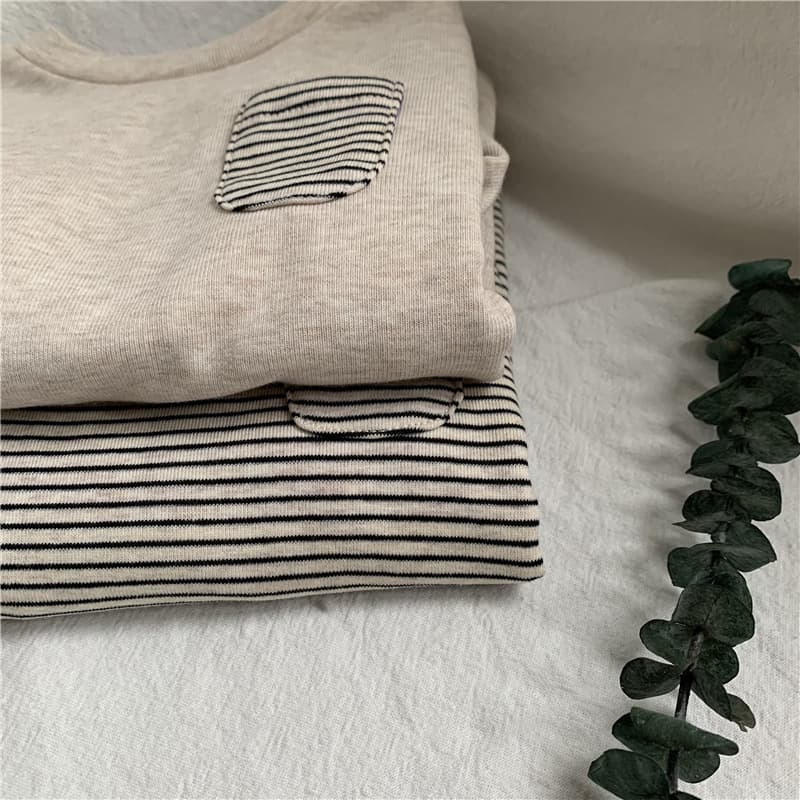 キッズファッション Tシャツ ナチュラル細ボーダー長袖綿Tシャツ