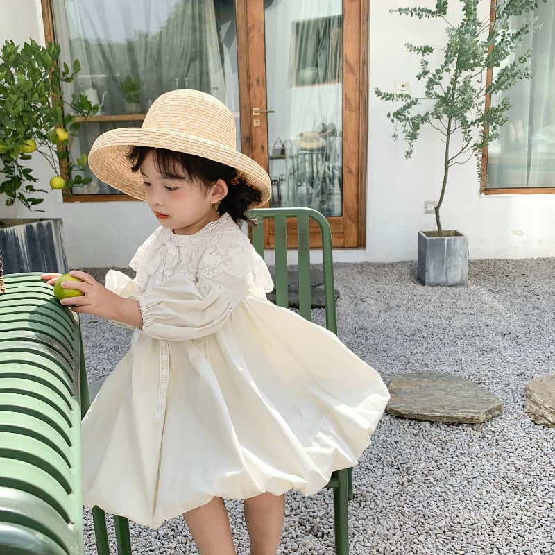 キッズファッション ワンピース ふんわり袖のプリンセス風フリル付きワンピース