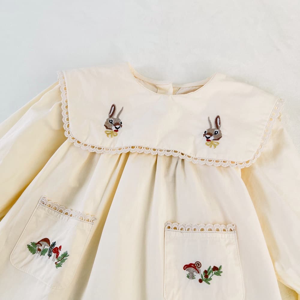 キッズファッション ワンピース うさぎ刺繍の丸襟長袖ワンピース