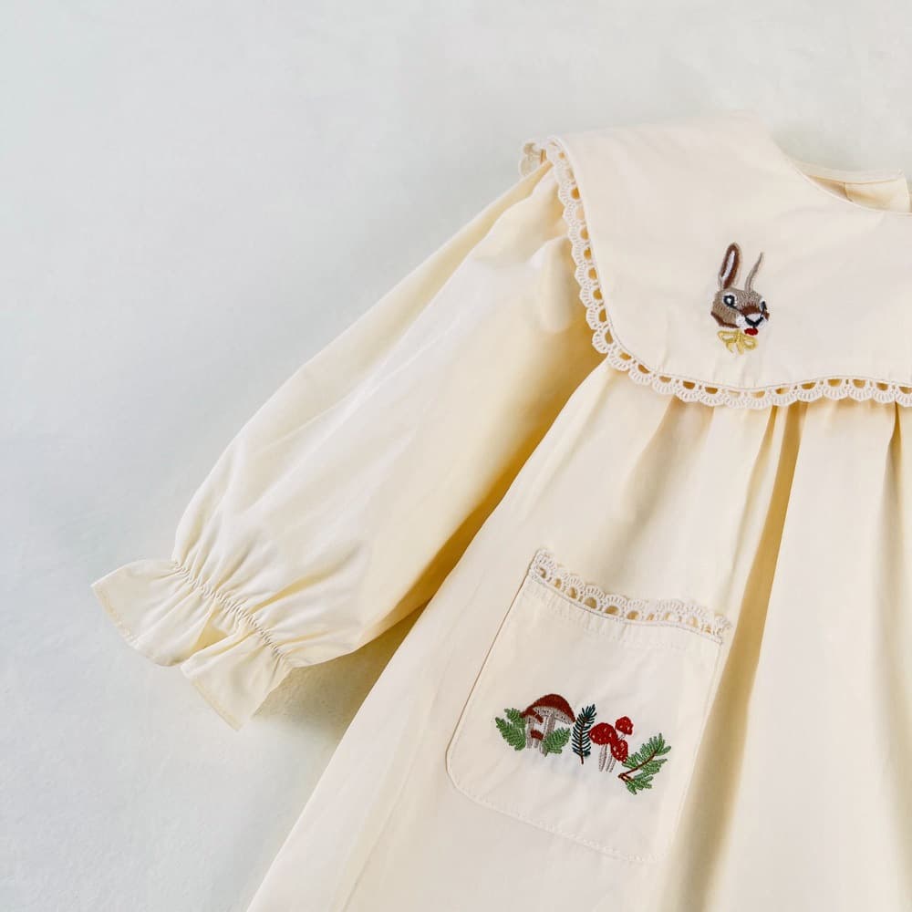 キッズファッション ワンピース うさぎ刺繍の丸襟長袖ワンピース