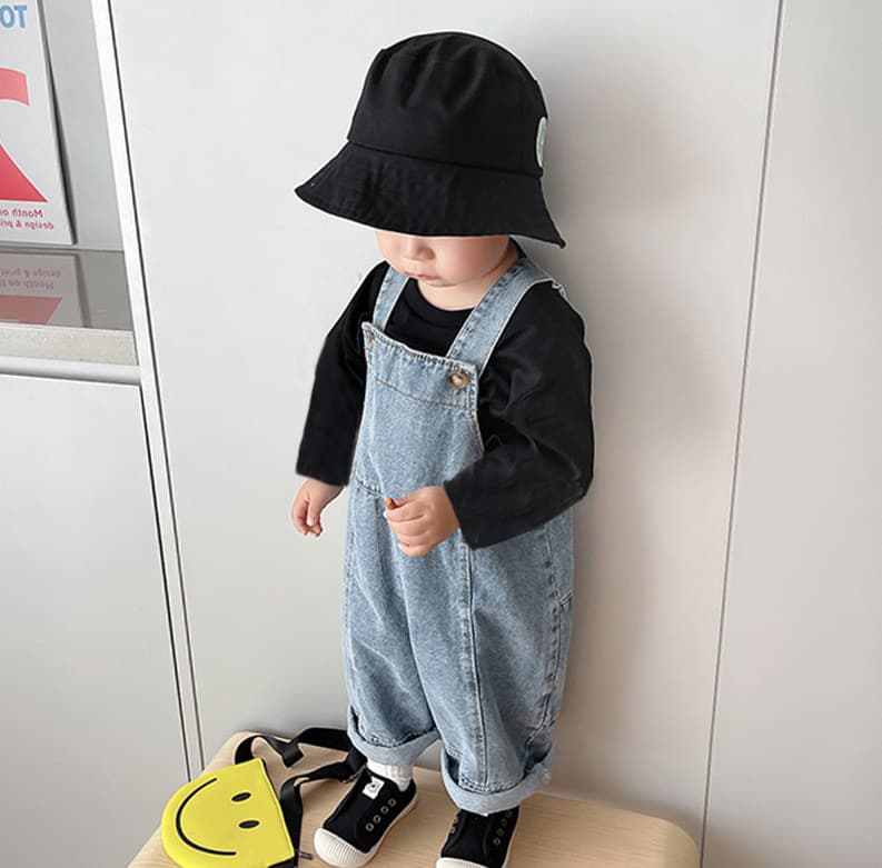 キッズファッション パンツ 可愛らしい肩紐付きデニムオーバーオール