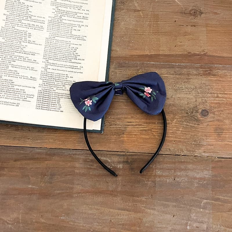 キッズファッション ワンピース 小花柄刺繍レース衿付き長袖ワンピース