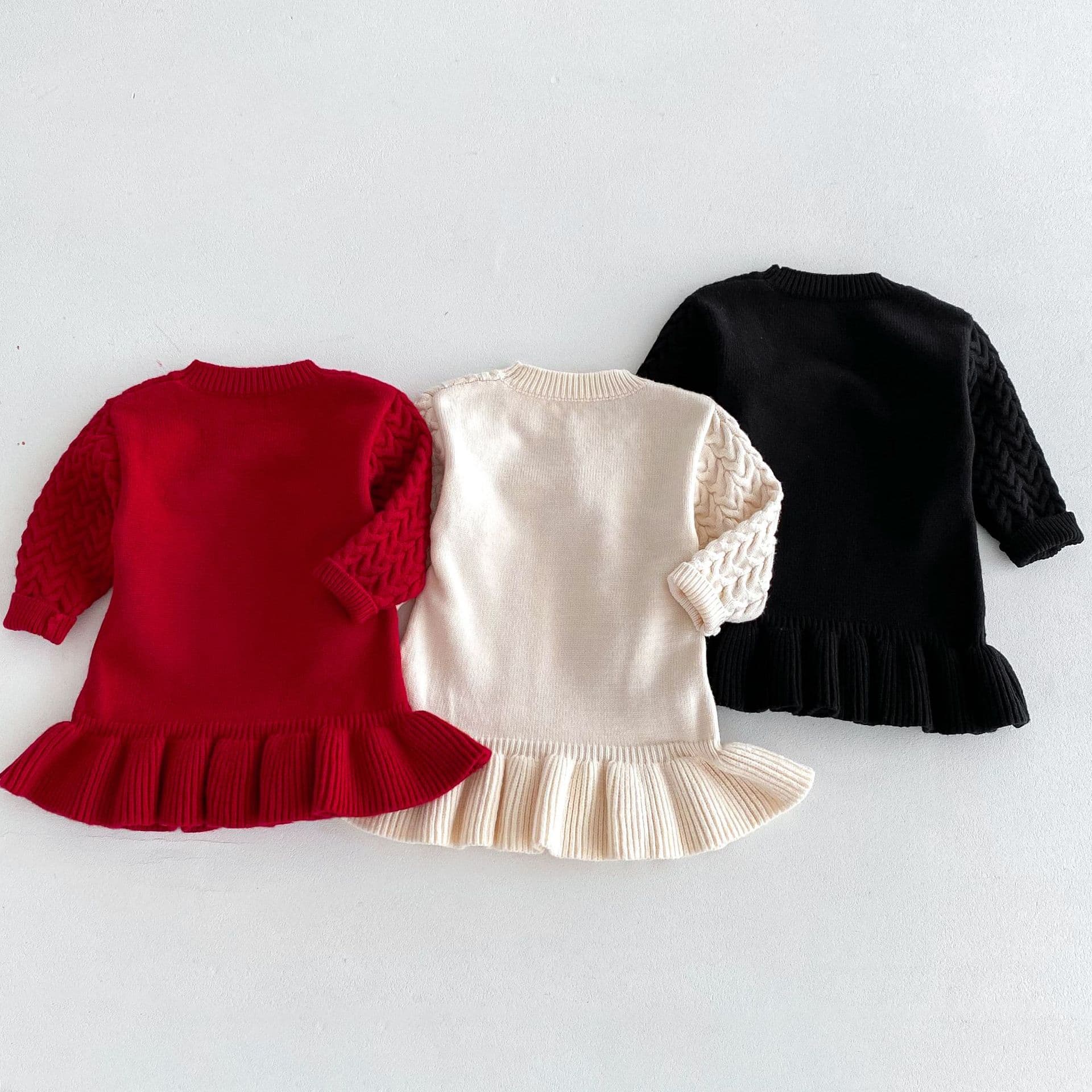 キッズファッション ワンピース 縄編み模様の長袖ニットワンピース