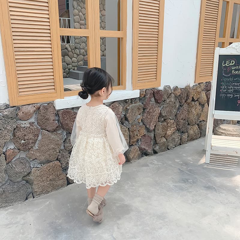 キッズファッション ワンピース 花柄刺繍レース長袖姫様ワンピース