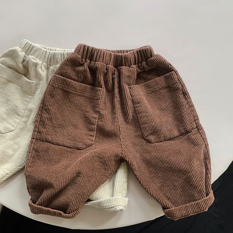 キッズファッション パンツ ふわもこコーデュロイ生地のゆったりショートパンツ