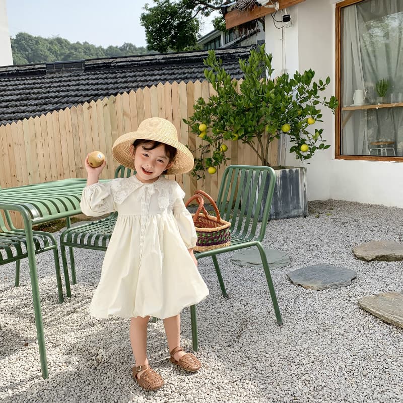キッズファッション ワンピース ふんわり袖のプリンセス風フリル付きワンピース