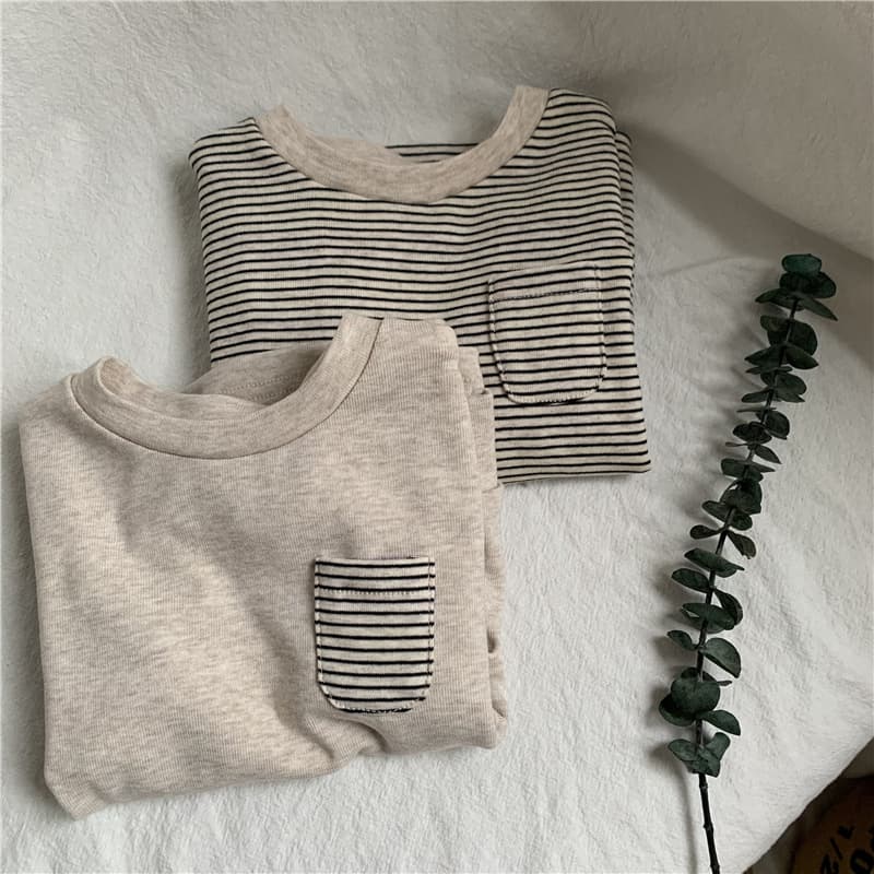 キッズファッション Tシャツ ナチュラル細ボーダー長袖綿Tシャツ