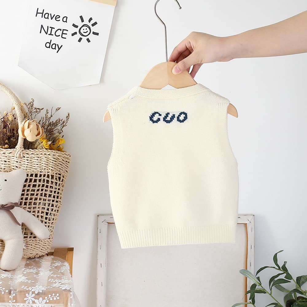 キッズファッション ニット あひるちゃん刺繍のかわいいニットベスト