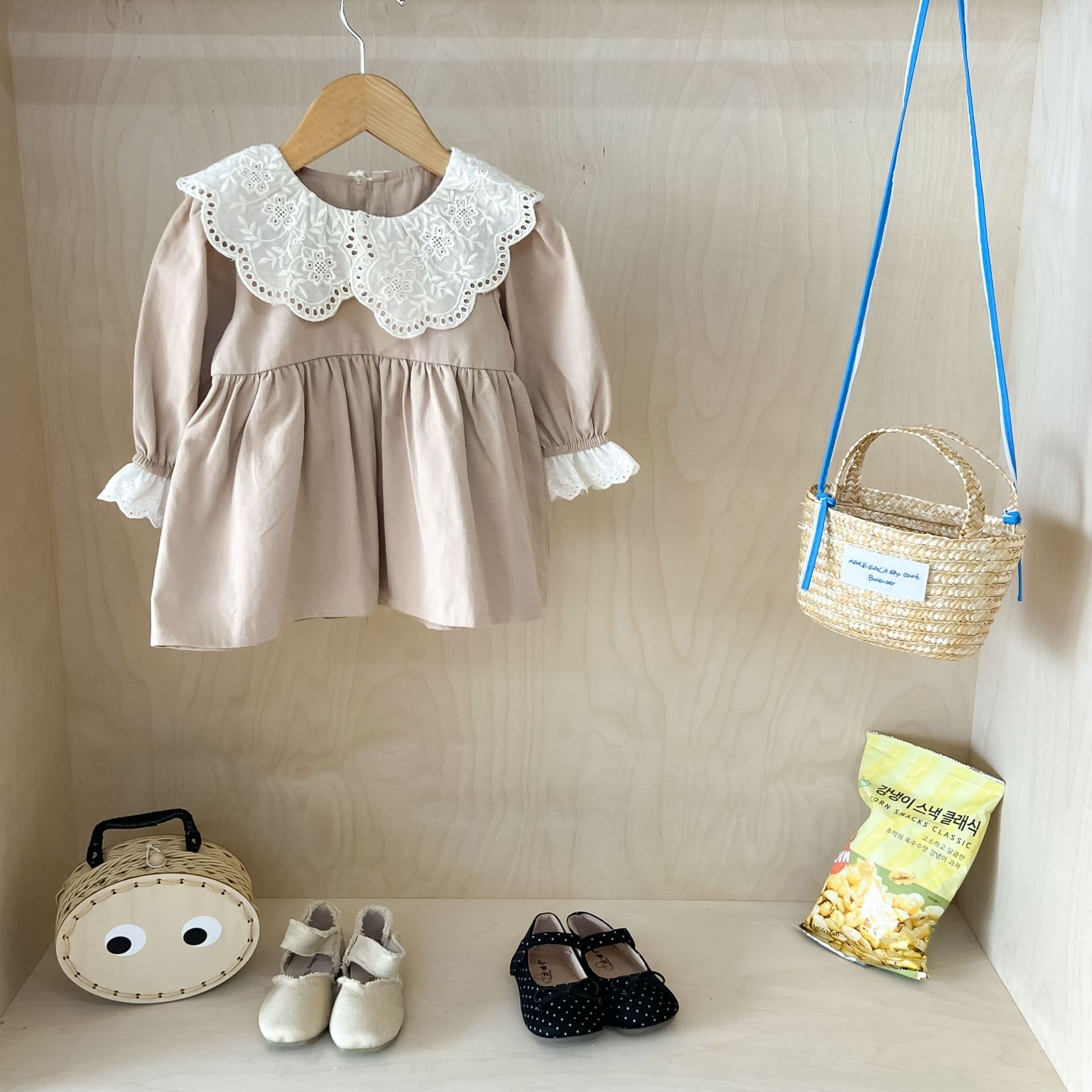 キッズファッション ワンピース 花びら襟レース付きふんわり袖ワンピース