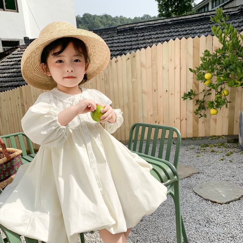 キッズファッション ワンピース ふんわり袖のプリンセス風フリル付きワンピース