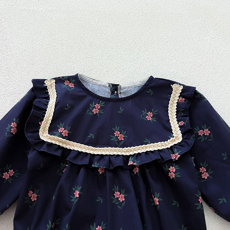 キッズファッション ワンピース 小花柄刺繍レース衿付き長袖ワンピース