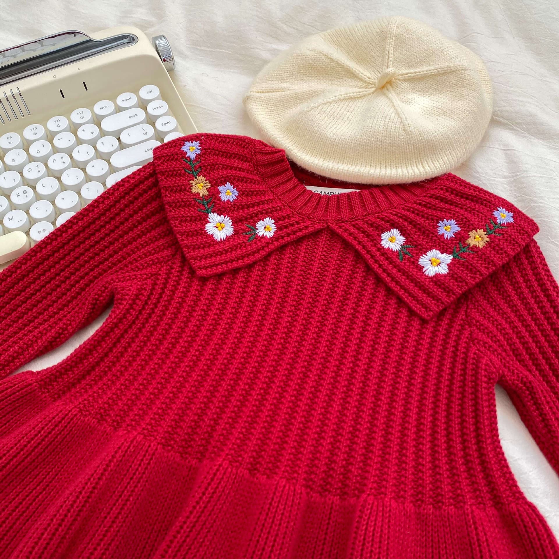 キッズファッション ワンピース 小花刺繍襟付きニットワンピース