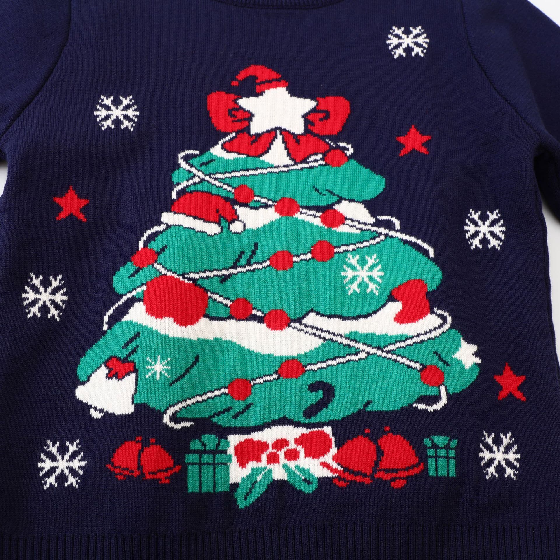 キッズファッション ニット 聖夜樹と雪結晶刺繍の温かセーター