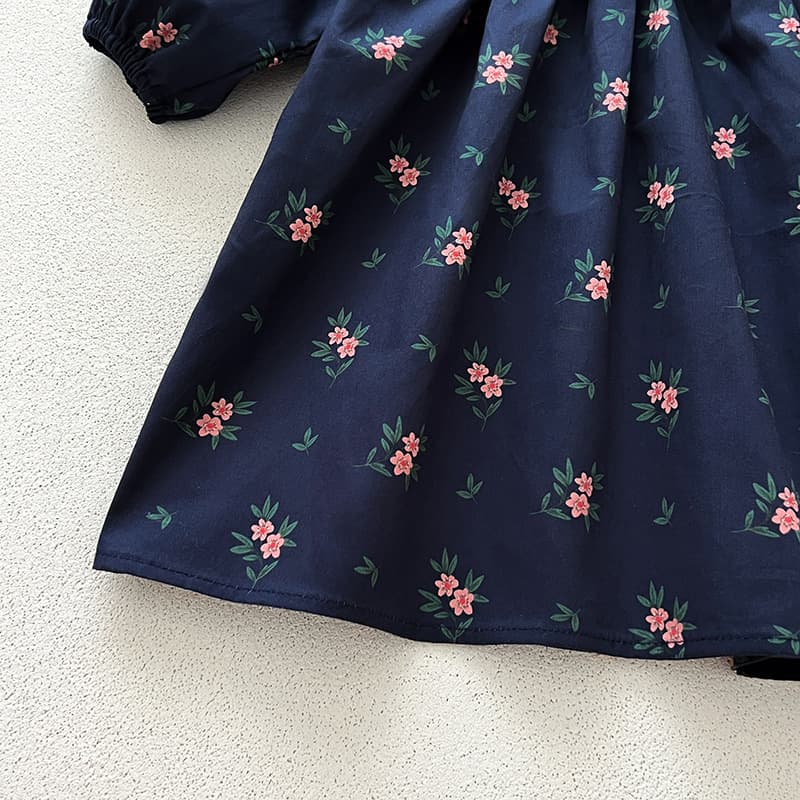 キッズファッション ワンピース 小花柄刺繍レース衿付き長袖ワンピース