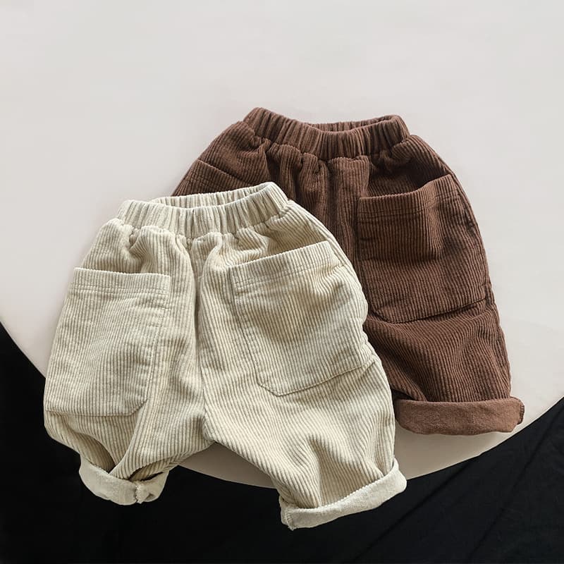 キッズファッション パンツ ふわもこコーデュロイ生地のゆったりショートパンツ
